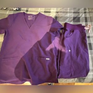 Figs scrubs set size small violet cargo pants pocket top